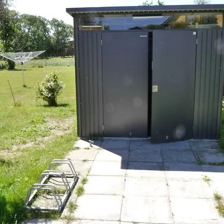 Vakantiehuis At The Saaler Bodden